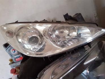 Far desni za Peugeot 307