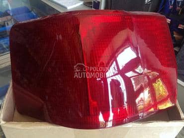 Stop svetlo levo za Audi 80