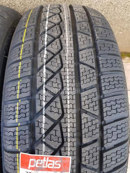 Petlas 235/60 R17 Zimska