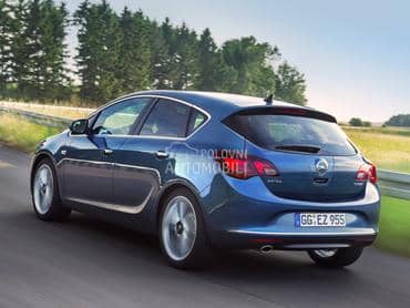 Opel Astra J -  kompletan auto u delovima