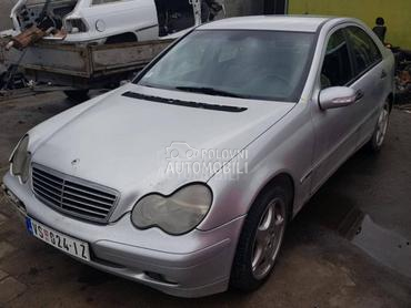 Mercedes Benz C Klasa W203 -  kompletan auto u delovima
