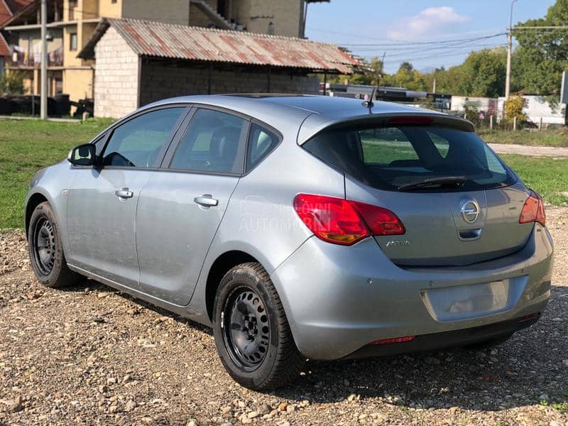 Opel Astra J 1.6 Opel Astra J 1.6