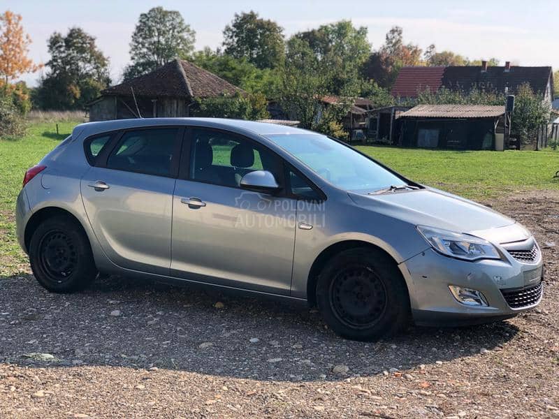 Opel Astra J 1.6 Opel Astra J 1.6