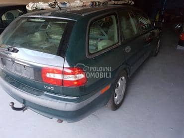Volvo V40 - kompletan auto u delovima