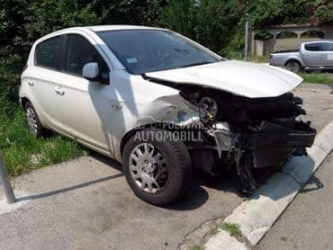 Hyundai i20 2010. god. - kompletan auto u delovima
