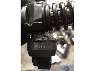 Volkswagen Touran 2006. god. - kompletan auto u delovima