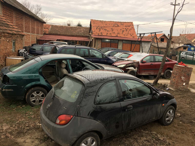 Ford Focus - kompletan auto u delovima