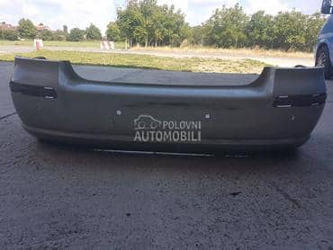 Zadnji branik sa otvorima za Toyota Avensis od 2003. do 2009. god.