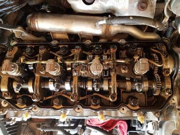 Glava motora 2.0 d4d 85kw za Toyota Avensis od 2003. do 2005. god.