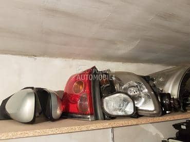 Farovi za Toyota Avensis od 2003. do 2005. god.