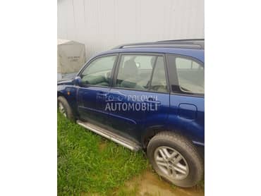 Toyota RAV 4 2003. god. - kompletan auto u delovima