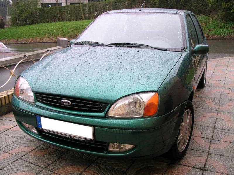 Ford Fiesta - kompletan auto u delovima