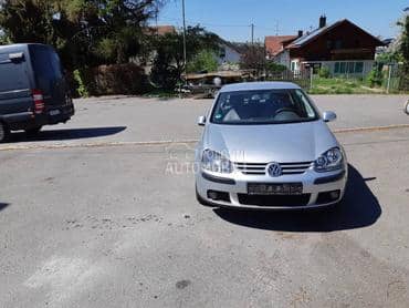 KOMPLETAN AUTO U DELOVIMA