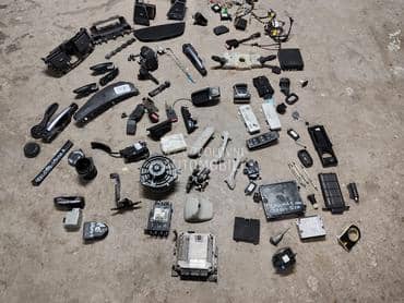 Renault Laguna 2.0dci 2009. god. -  kompletan auto u delovima