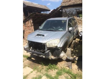 Toyota RAV 4 2003. god. - kompletan auto u delovima