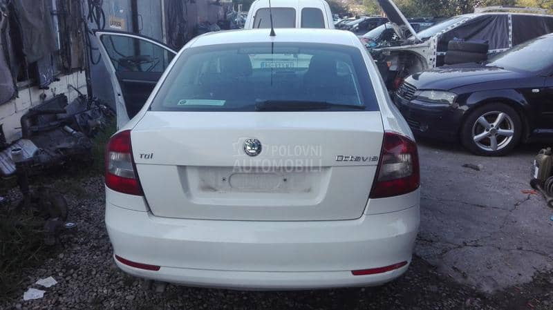 Škoda Octavia 2010. god. - kompletan auto u delovima