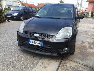 Ford Fiesta 2005. god. - kompletan auto u delovima
