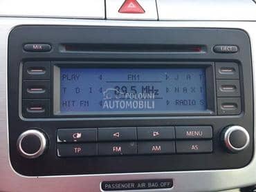 Cd kasetofon za Volkswagen Golf 5, Passat B6 od 2004. do 2007. god.