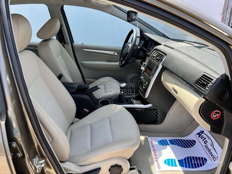 Mercedes Benz B 180 
