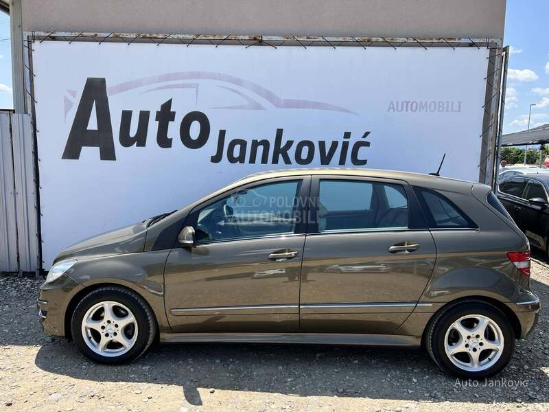 Mercedes Benz B 180 