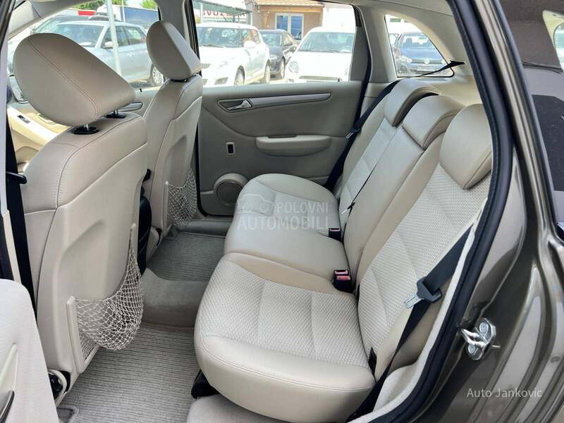 Mercedes Benz B 180 