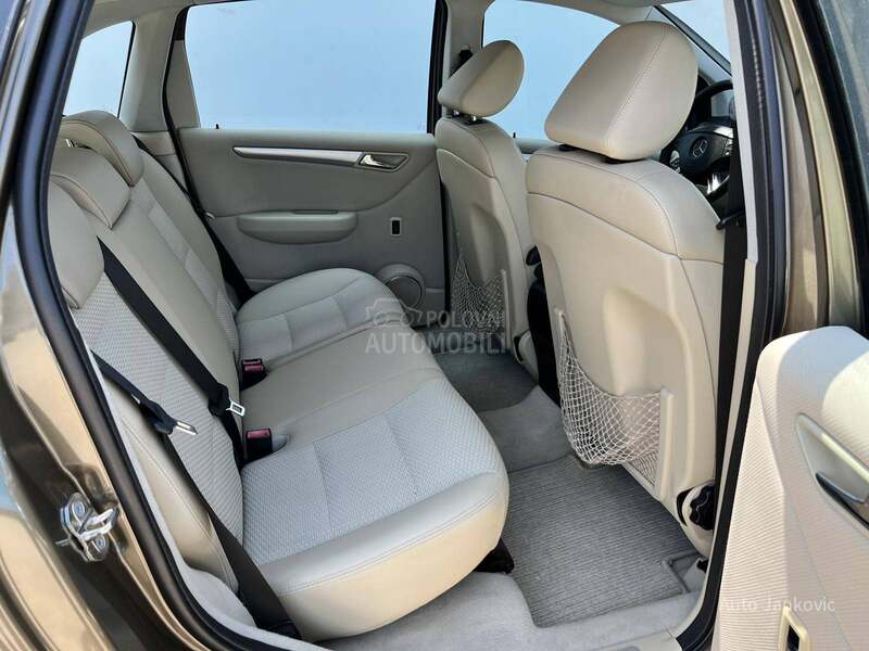 Mercedes Benz B 180 