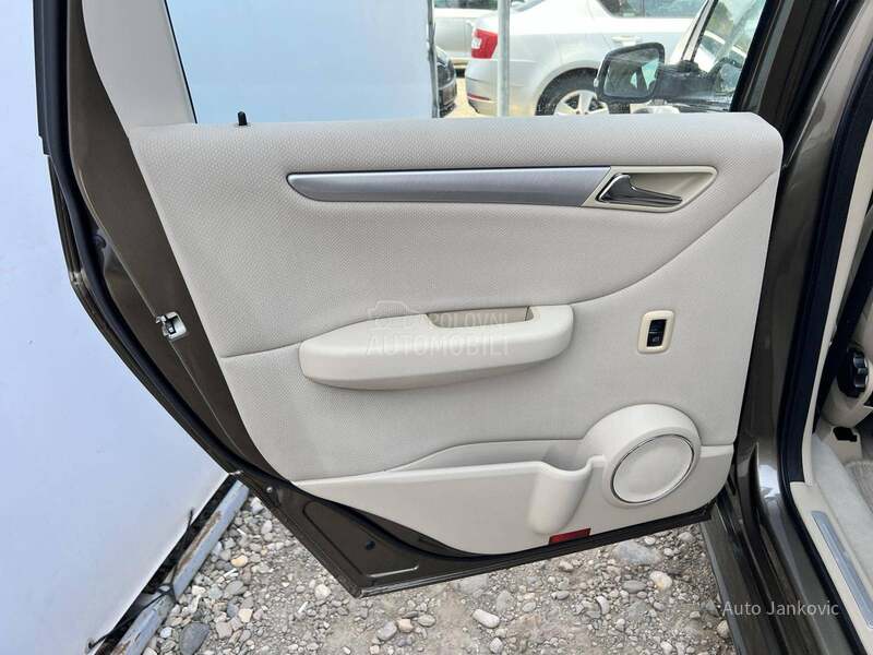 Mercedes Benz B 180 