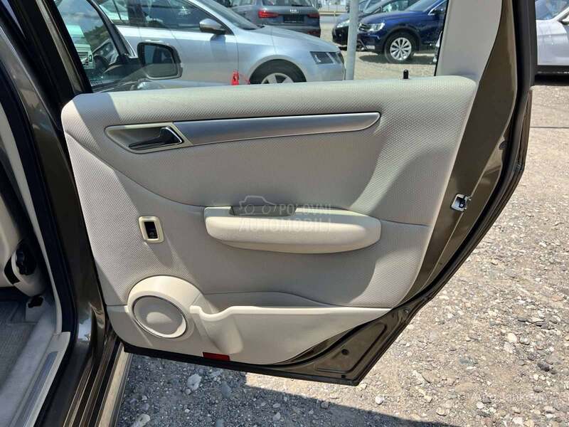 Mercedes Benz B 180 