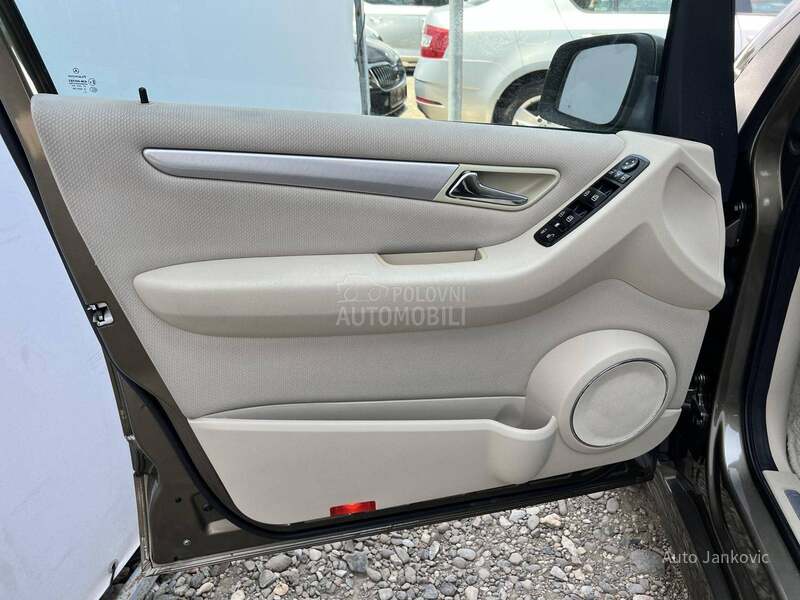 Mercedes Benz B 180 