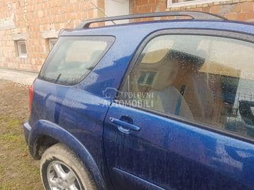 Zadnje desno staklo za Toyota RAV 4 od 2000. do 2006. god.