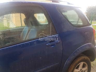 Zadnje levo staklo za Toyota RAV 4 od 2000. do 2006. god.