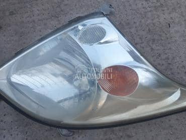 desni far za Toyota Land Cruiser od 2004. do 2008. god.