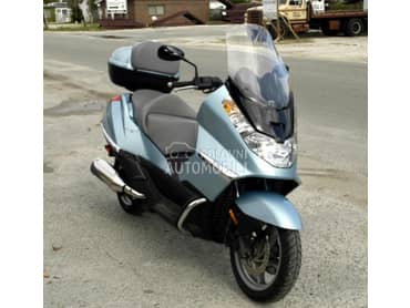 Aprilia Atlantic 500 02