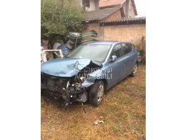Hyundai i30 2010. god. -  kompletan auto u delovima