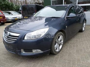 Opel Insignia karavan -  kompletan auto u delovima