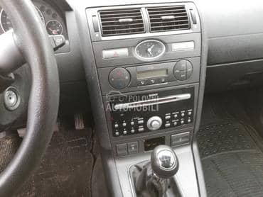 Sony cd player sa kodom za Ford Mondeo od 2003. do 2006. god.