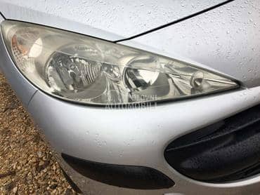 Desni far za Peugeot 207