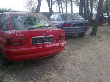 Ford Escort 1998. god. -  kompletan auto u delovima