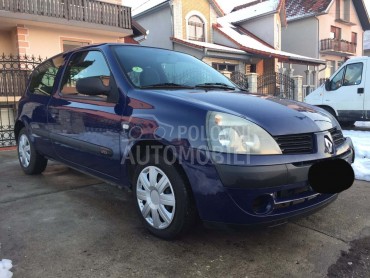 Renault Clio 2004. god. -  kompletan auto u delovima