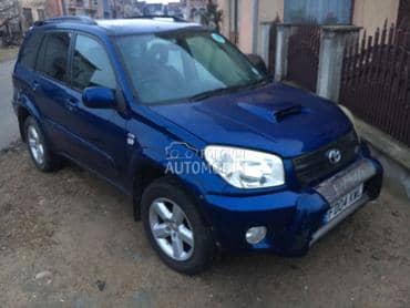 Toyota RAV 4 2004. god. -  kompletan auto u delovima