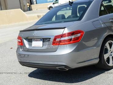 Mercedes Benz E Klasa -  kompletan auto u delovima