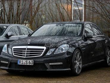 Mercedes Benz E Klasa -  kompletan auto u delovima