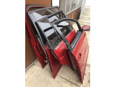 Volkswagen Touran 2006. god. -  kompletan auto u delovima