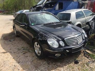 Mercedes Benz E Klasa -  kompletan auto u delovima
