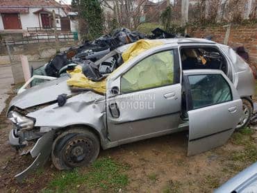 Fiat Punto -  kompletan auto u delovima