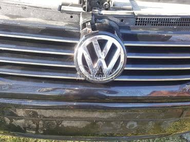 Maska sa znakom za Volkswagen Bora od 1998. do 2004. god.