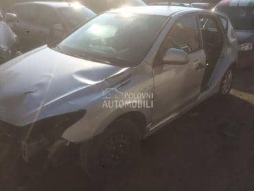 Hyundai i30 2010. god. -  kompletan auto u delovima