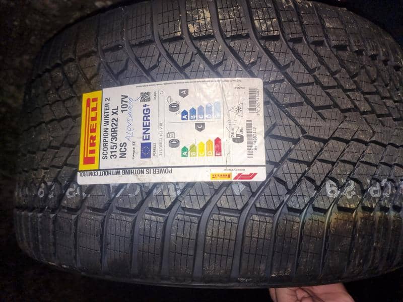 Pirelli 315/30 R22 Zimska