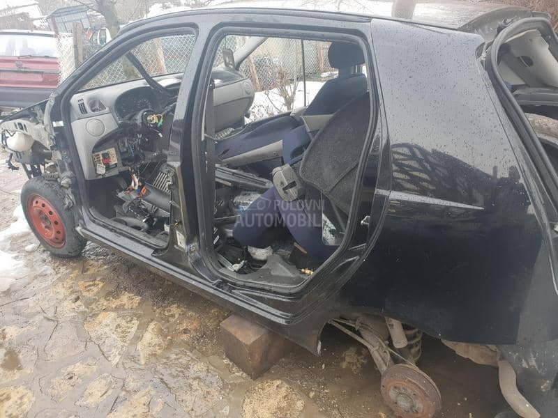 Fiat Punto 2002. god. -  kompletan auto u delovima
