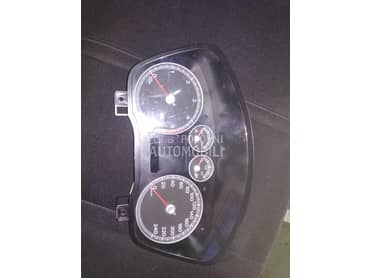 Instrument tabla crveno-bela za Ford C-Max, Focus od 2004. do 2007. god.